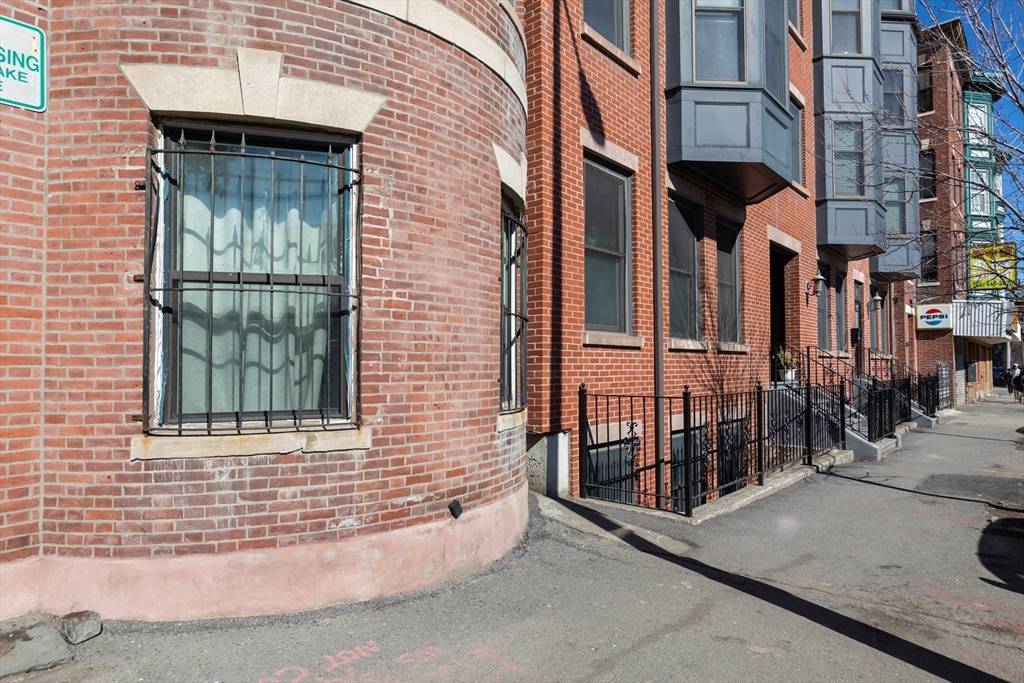 Boston, MA 02118,877 Harrison Ave #7