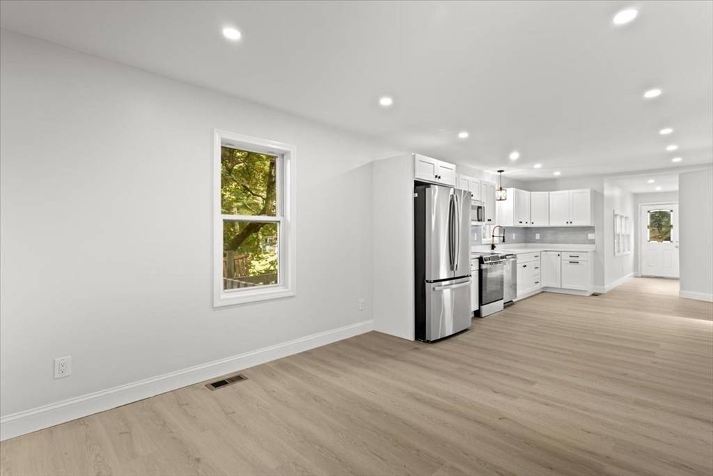 Berkley, MA 02779,20 Grove St