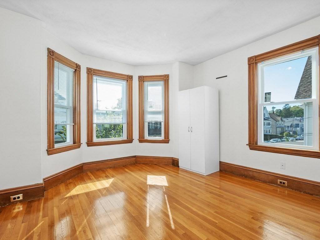 Waltham, MA 02453,162 Myrtle Street #1