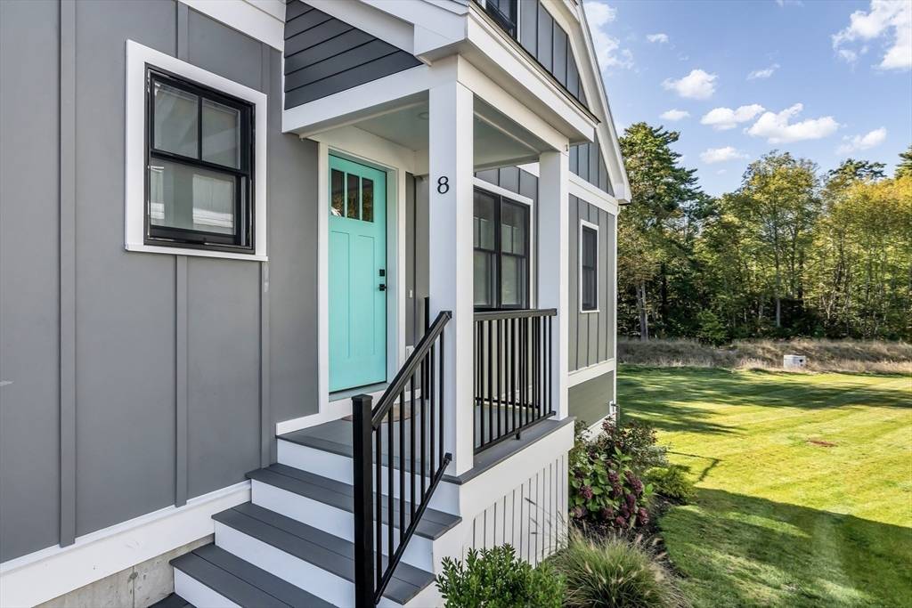 Beverly, MA 01915,8 Hickory Hill Way
