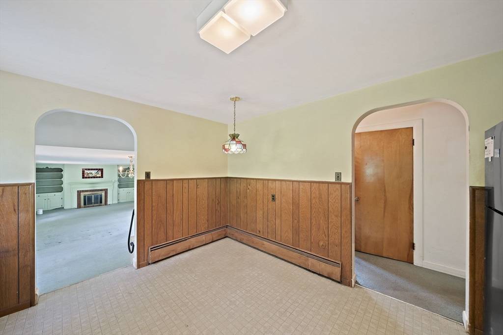 Hamilton, MA 01982,211 Linden St