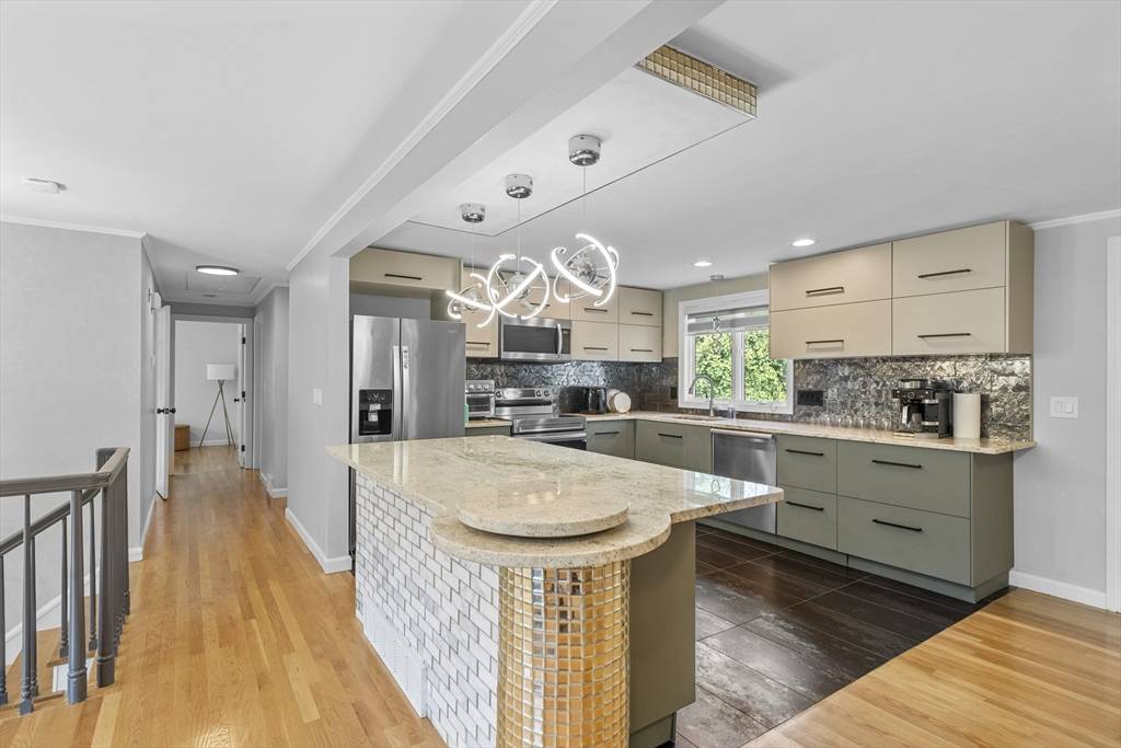 Plainville, MA 02762,9 Oak Drive