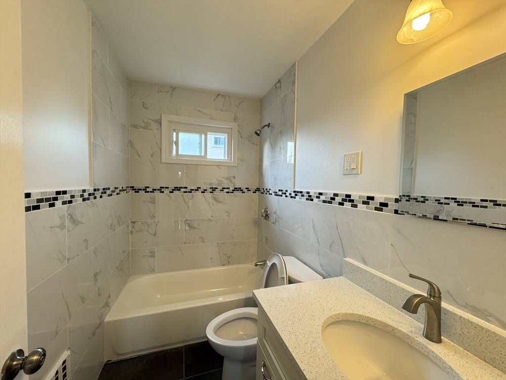 Quincy, MA 02170,42 Florence St #2