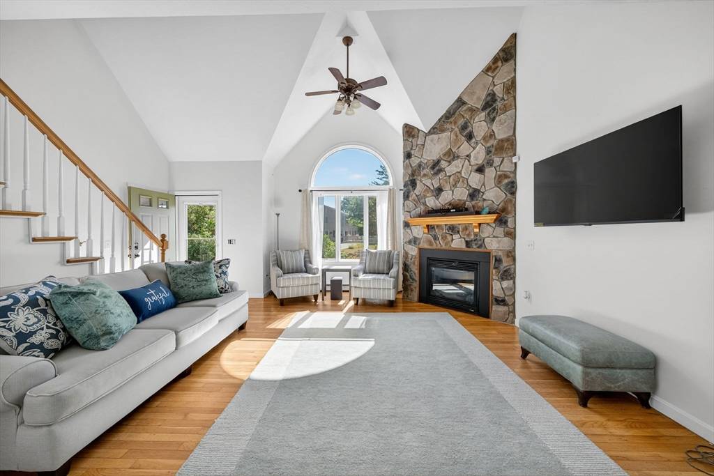 Falmouth, MA 02536,5 Bailey Dr #5