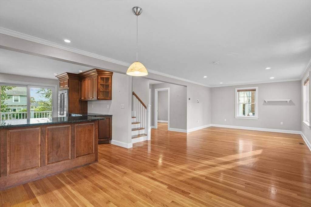 Salem, MA 01970,8 Beachmont Rd