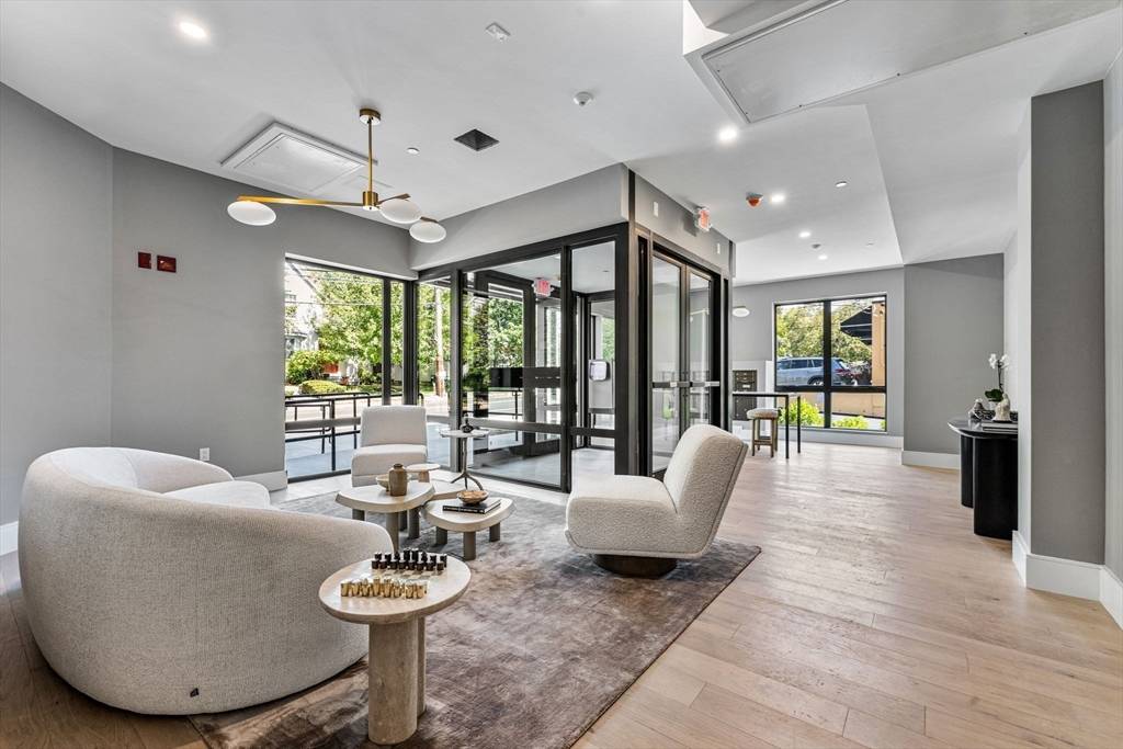 Newton, MA 02461,1114 Beacon St. #106