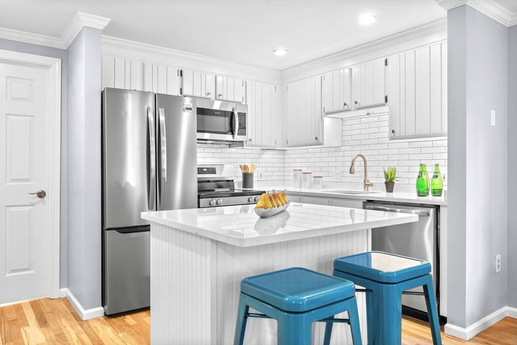 Boston, MA 02129,17 Henley St #B