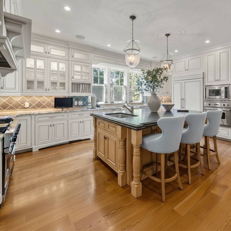 Weston, MA 02493,180 Highland Street