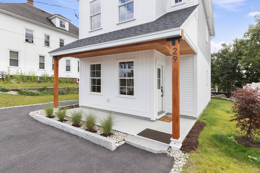 Webster, MA 01570,29 Elm Street