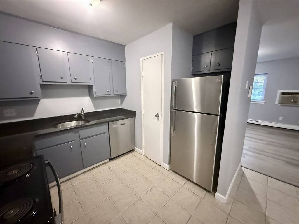 Plymouth, MA 02360,3 Chapel Hill Dr #2