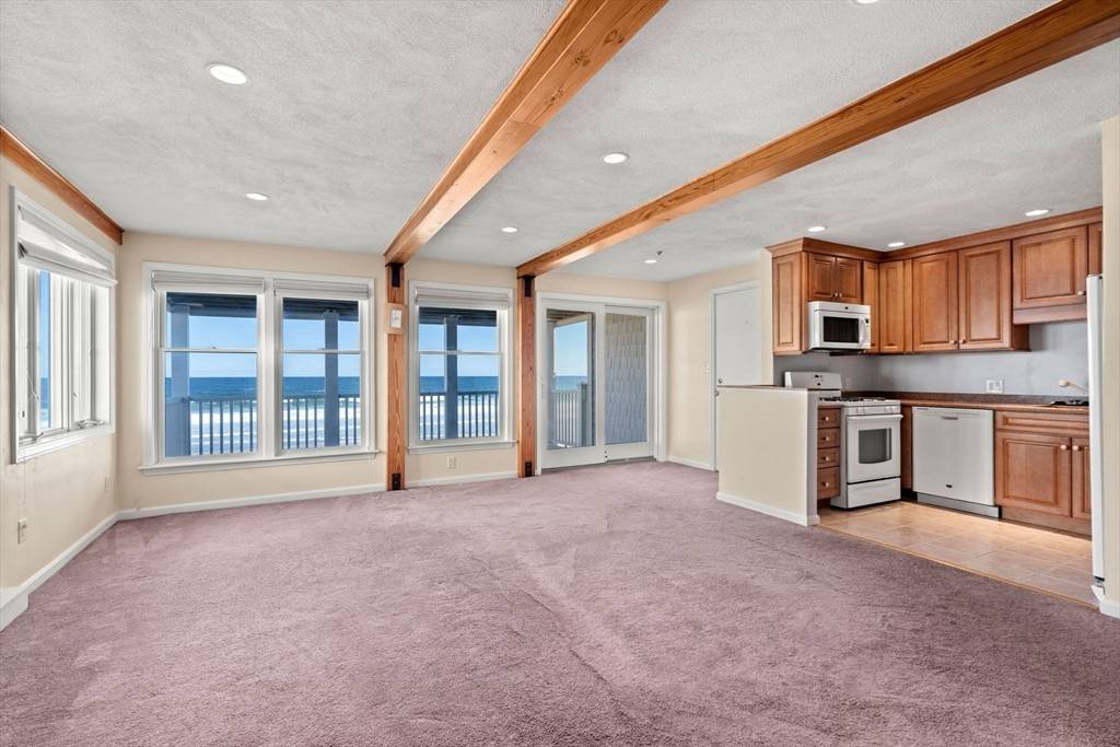 Salisbury, MA 01952,178 N End Blvd #F