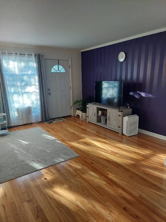 Holyoke, MA 01040,53 Farnum Dr #53