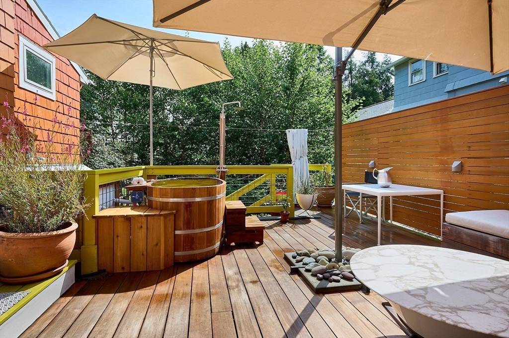 Northampton, MA 01060,14 Arlington St