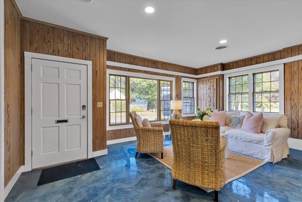 Barnstable, MA 02632,627 S Main