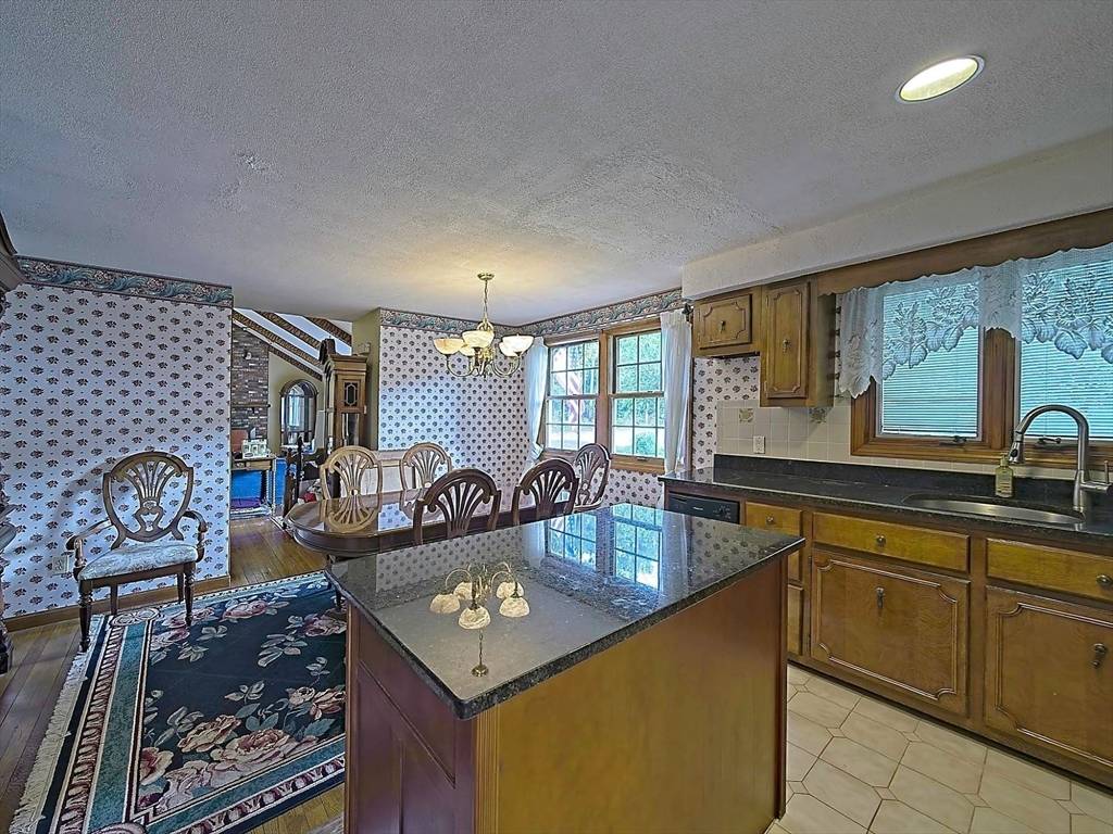 Freetown, MA 02702,37 Simpson Ln