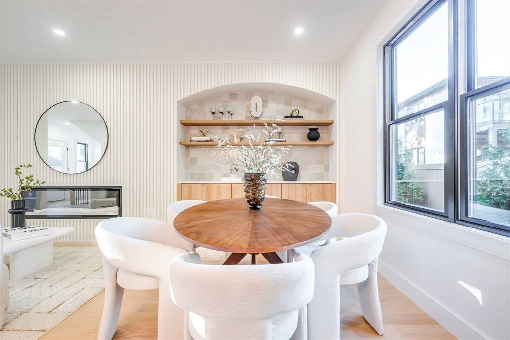 Newton, MA 02458,290 Watertown St #3