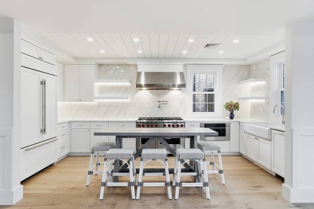 Nantucket, MA 02554,6 Mariner Way