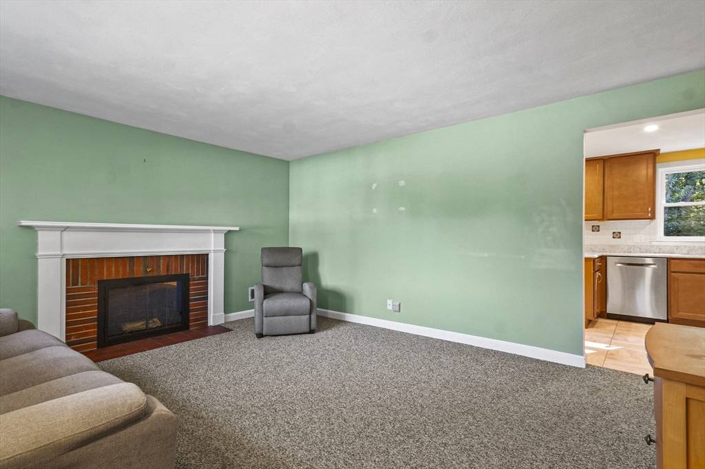 Littleton, MA 01460,17 Hartwell Avenue