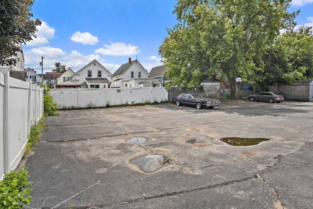 Lowell, MA 01852,38 London St #38