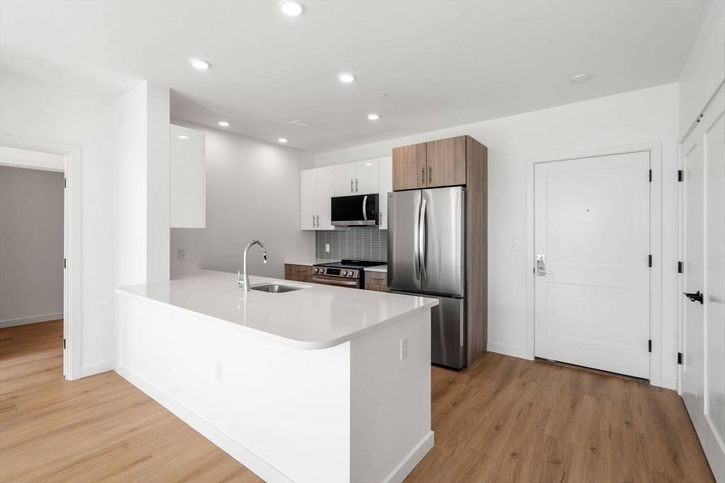 Brookline, MA 02446,40 Centre St #203