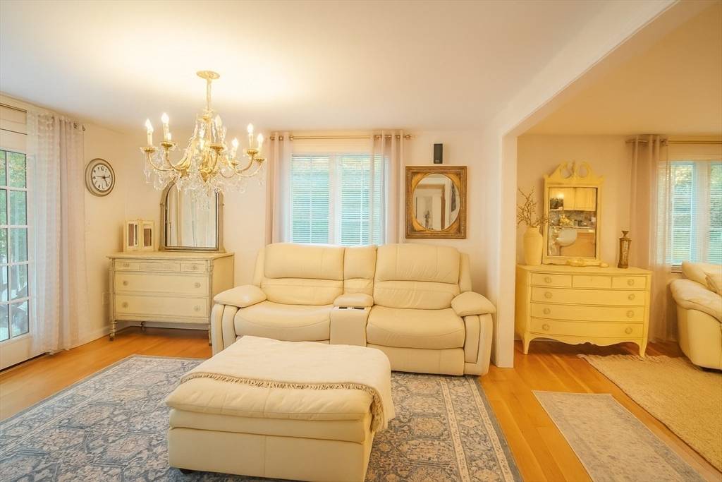 Billerica, MA 01862,15 Blades Circle