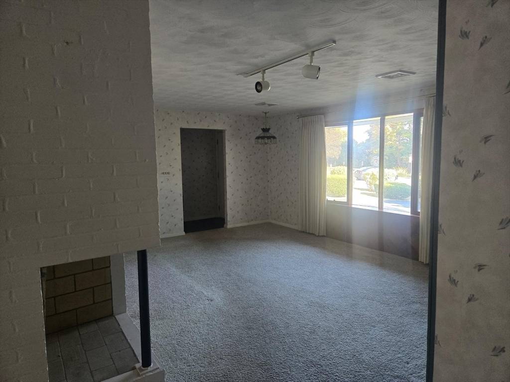 Canton, MA 02021,1 Ridge Hill Rd