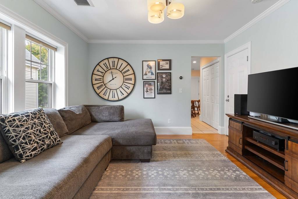 Waltham, MA 02451,15 Banks St #4