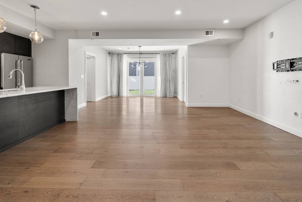 Boston, MA 02125,54 Pleasant Street #04