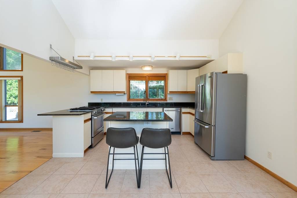 Haverhill, MA 01830,31 Edgehill Rd