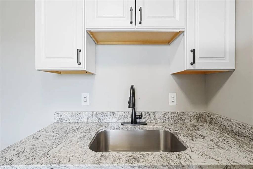 Lawrence, MA 01840,50.5 Common St #1