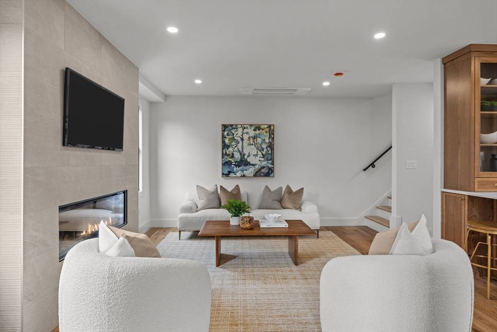 Arlington, MA 02474,27 Dartmouth St #27