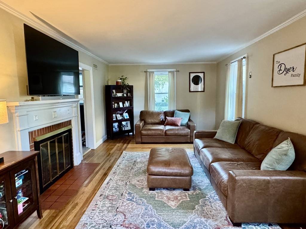 Fall River, MA 02720,439 Archer St