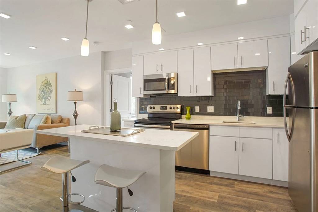 Cambridge, MA 02139,10 Essex #402