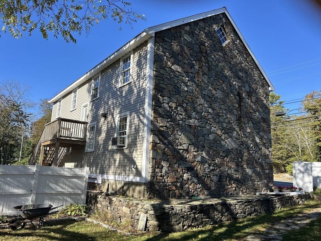 Essex, MA 01929,1 Main St