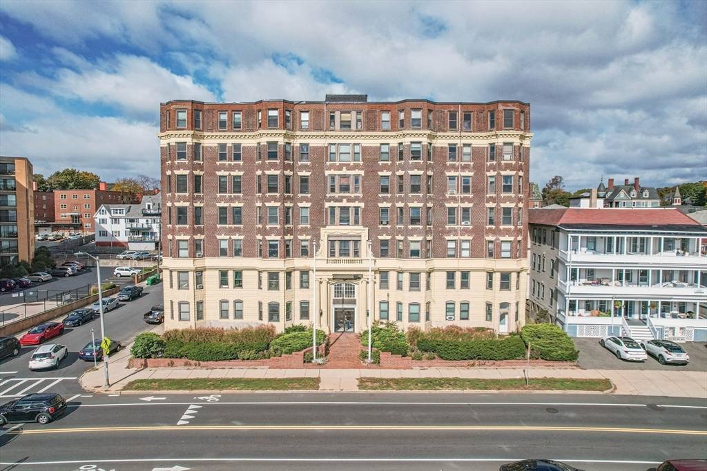 Lynn, MA 01902,285 Lynn Shore Dr #602