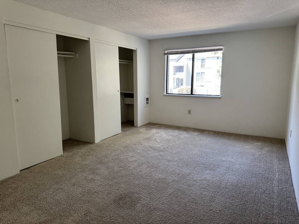 Natick, MA 01760,6 Village Rock Lane #17