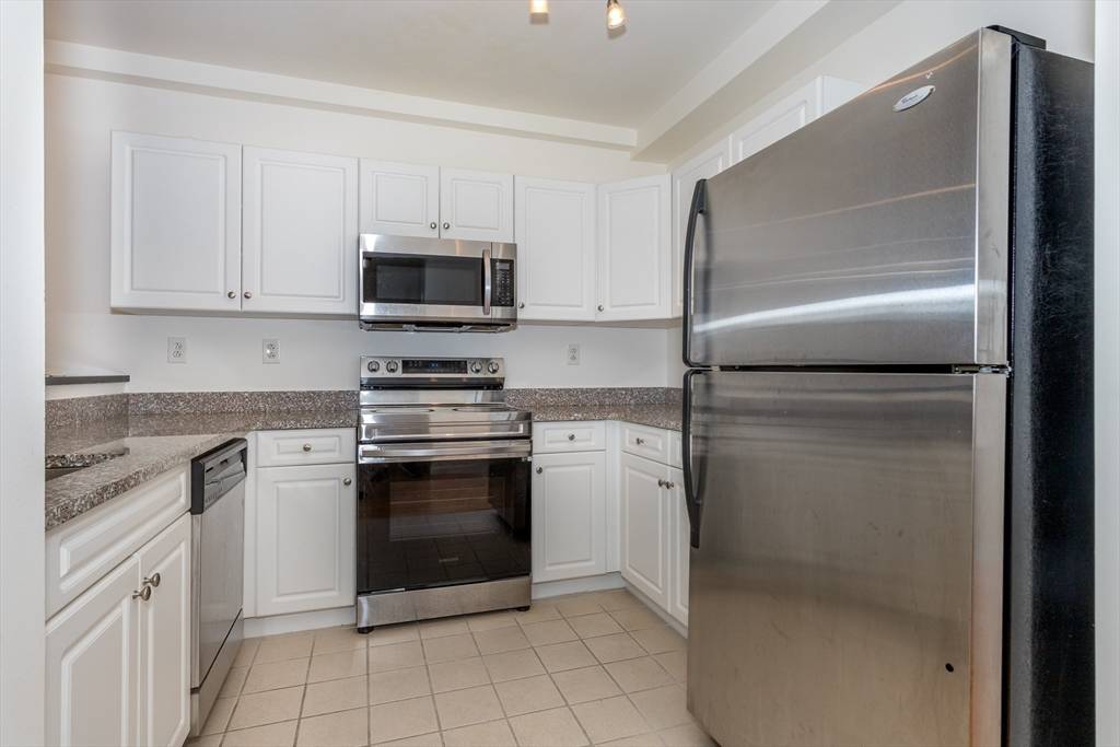 Quincy, MA 02169,1 Cityview Ln #210