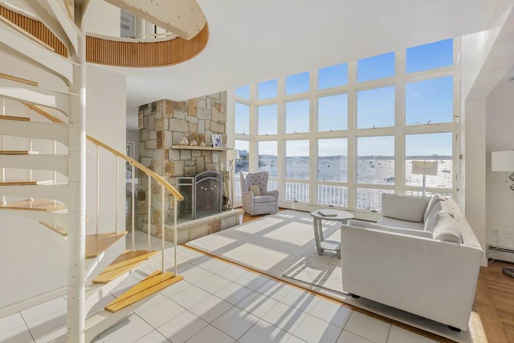 Marblehead, MA 01945,89 Naugus Ave