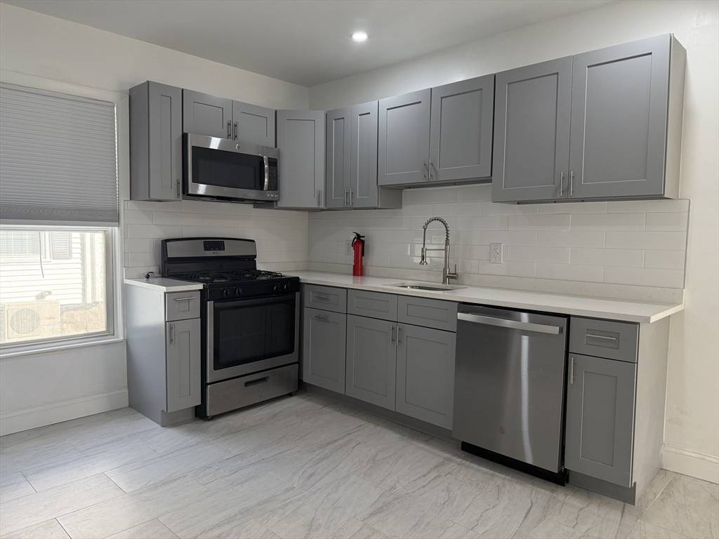 Saugus, MA 01906,15 Linwood St #1