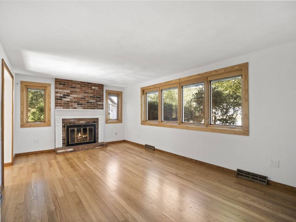 Chelmsford, MA 01824,8 Boyds Ln