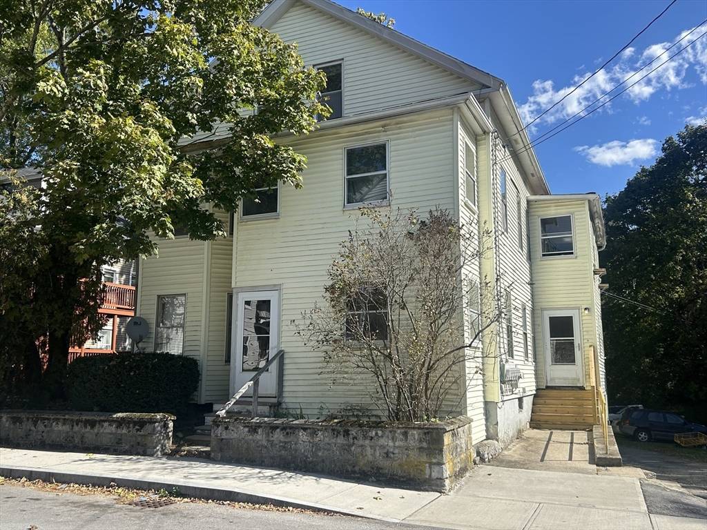 Webster, MA 01570,18 Granite Street