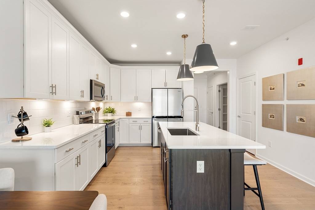 Westborough, MA 01581,2 Codman Way #403