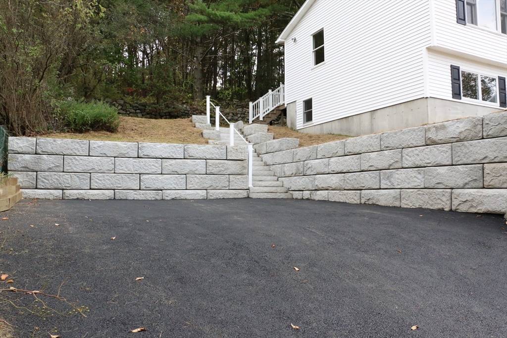 Athol, MA 01331,476 Cottage St