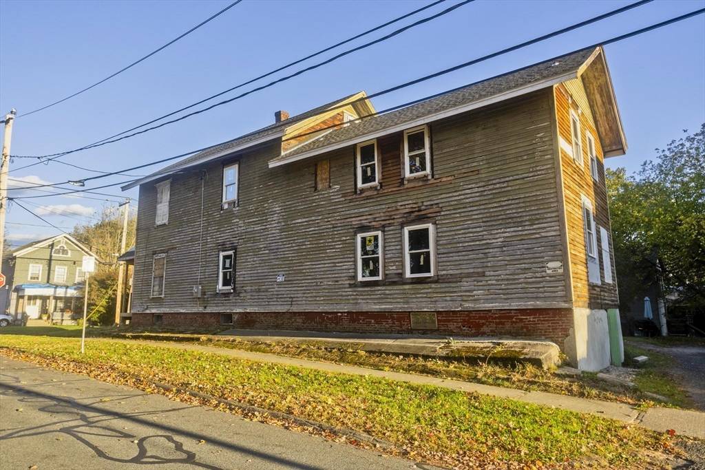 Greenfield, MA 01301,86-88 Conway St