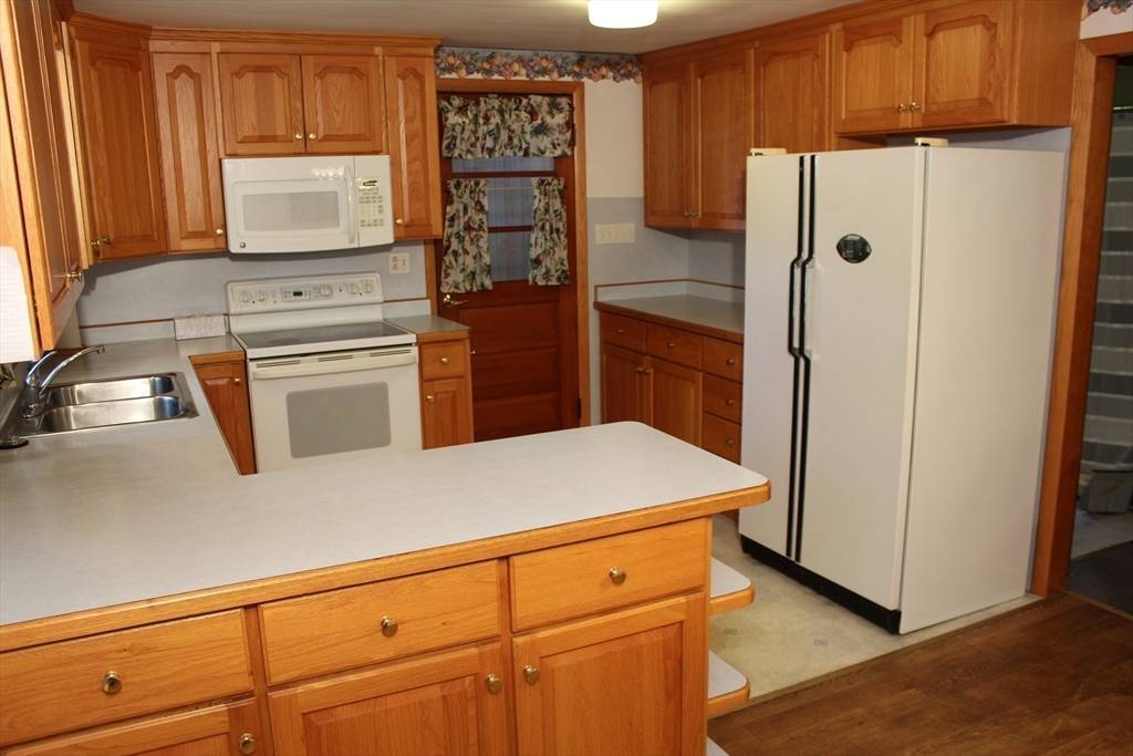 Millbury, MA 01527,4 Thomas Hill Rd