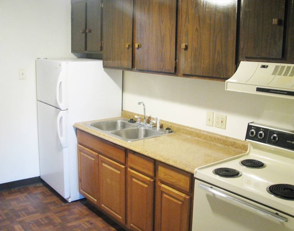Palmer, MA 01079,4014 School St