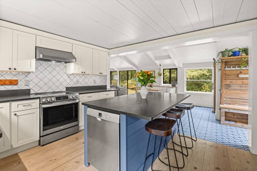 Edgartown, MA 02539,10 Dory Circle