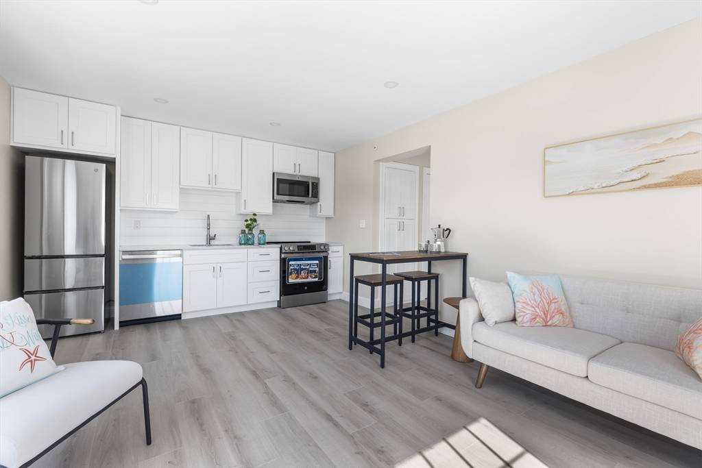 Barnstable, MA 02601,112 West Main #2