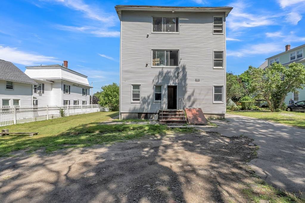 Webster, MA 01570,10 Foster Street #1