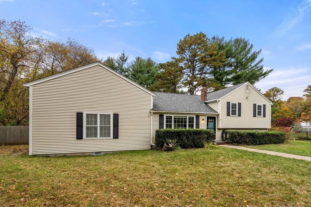 Plymouth, MA 02360,7 Sugarbush Ln